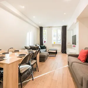 Apartment Spacious Apartment-2br-4p-boulevard Saint-germain, Paris