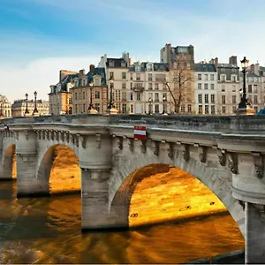 Apartment Unforgettable In The Heart Of, Paris